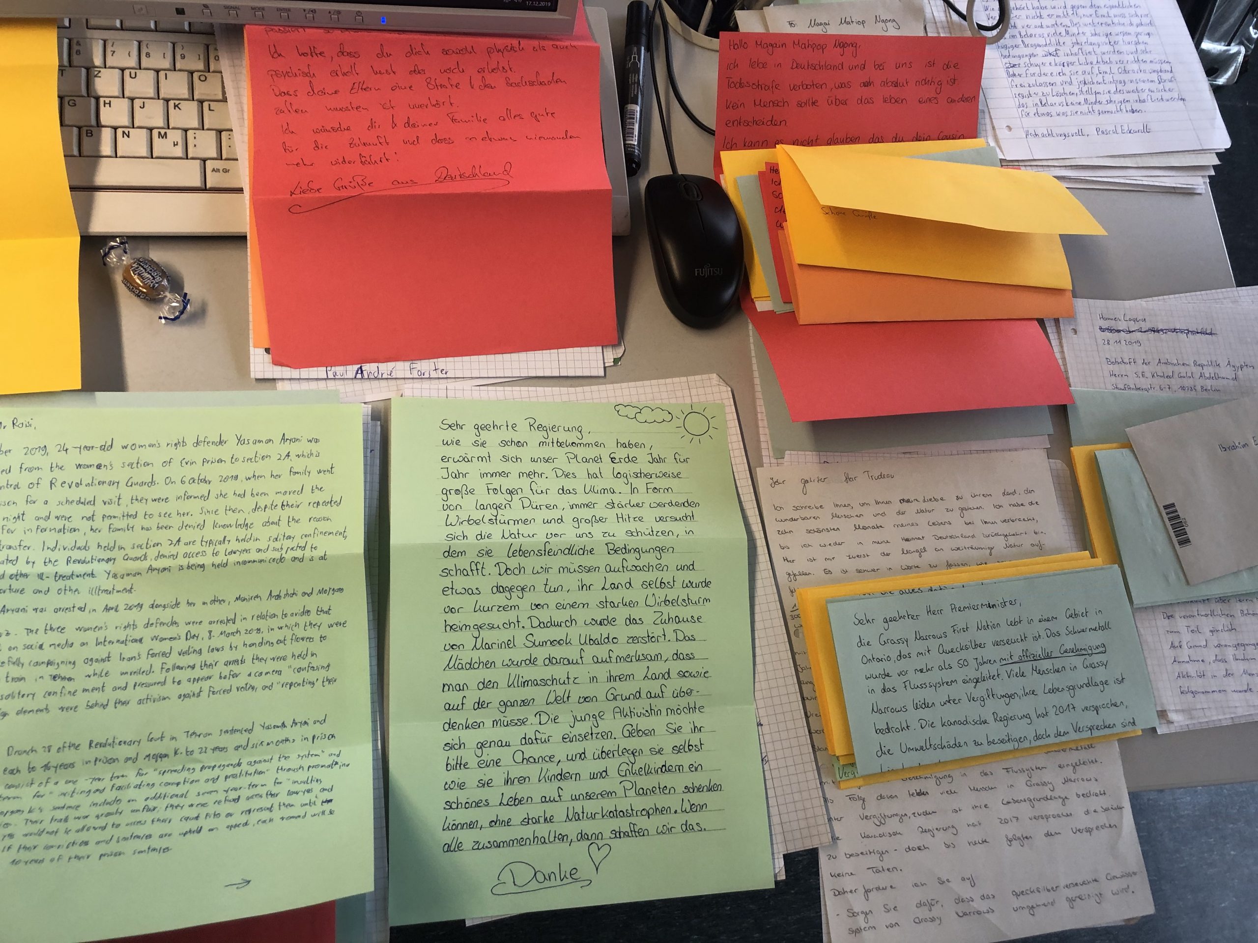 Bild von Briefen im Rahmen des Briefmarathons